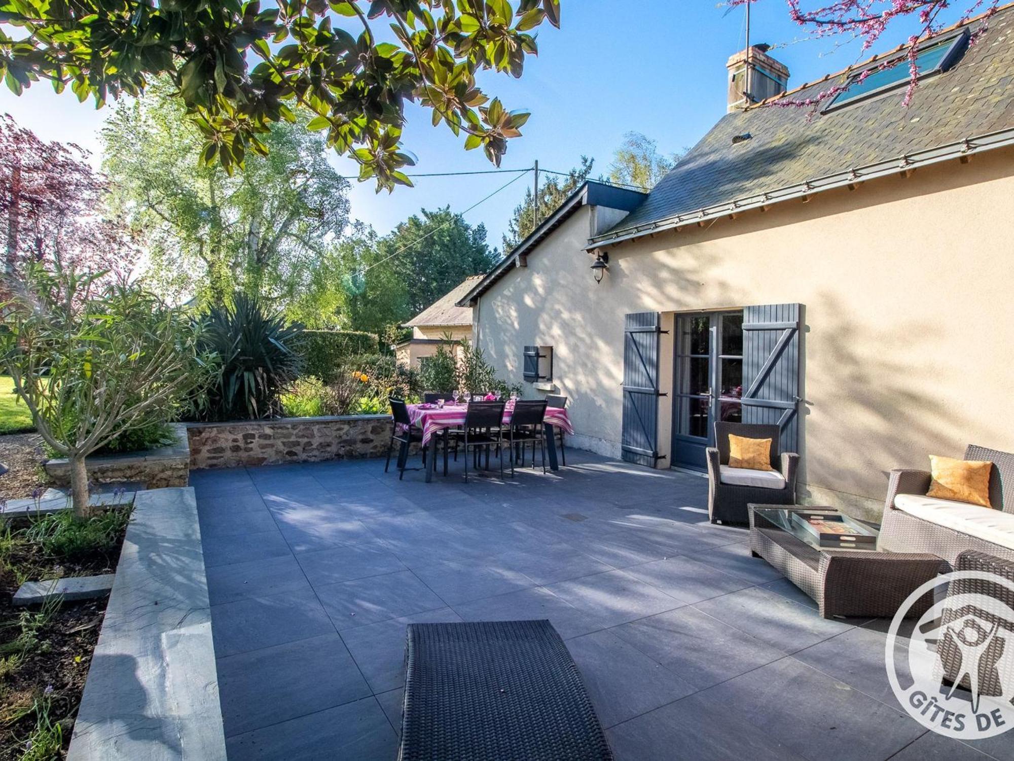 Gite Charmant Avec Jardin, Proche Activites Nautiques - Fr-1-622-75 Morannes sur Sarthe-Daumeray Exterior photo