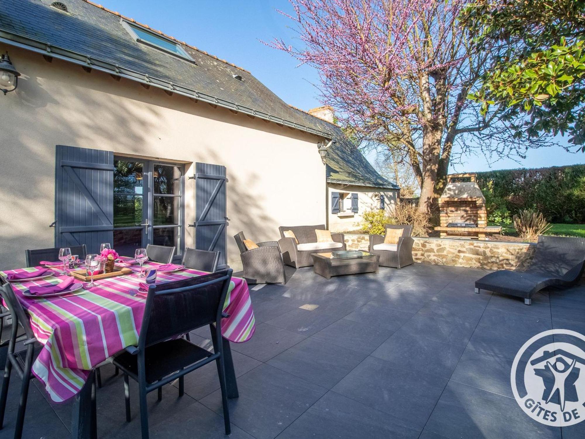 Gite Charmant Avec Jardin, Proche Activites Nautiques - Fr-1-622-75 Morannes sur Sarthe-Daumeray Exterior photo