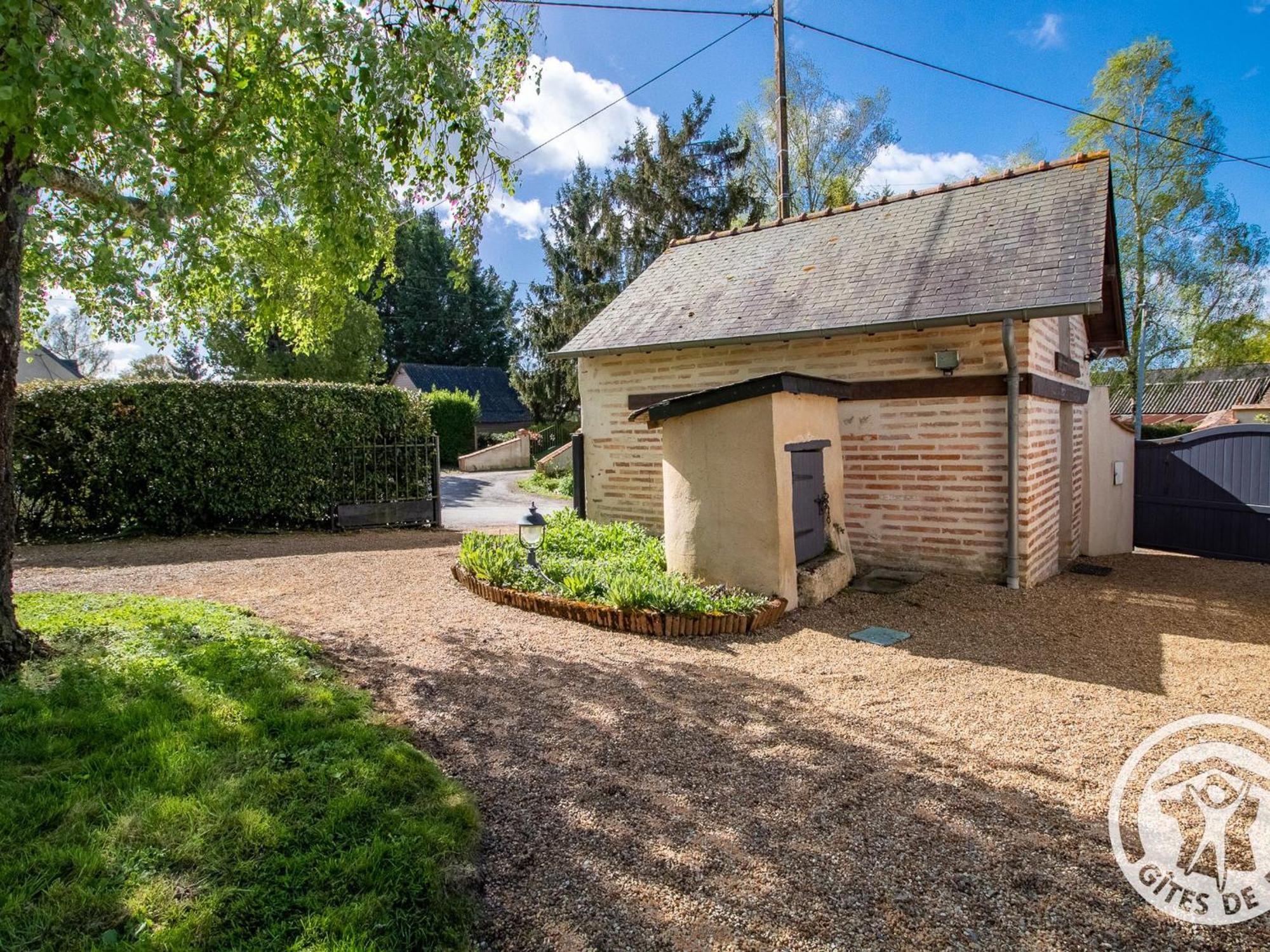 Gite Charmant Avec Jardin, Proche Activites Nautiques - Fr-1-622-75 Morannes sur Sarthe-Daumeray Exterior photo