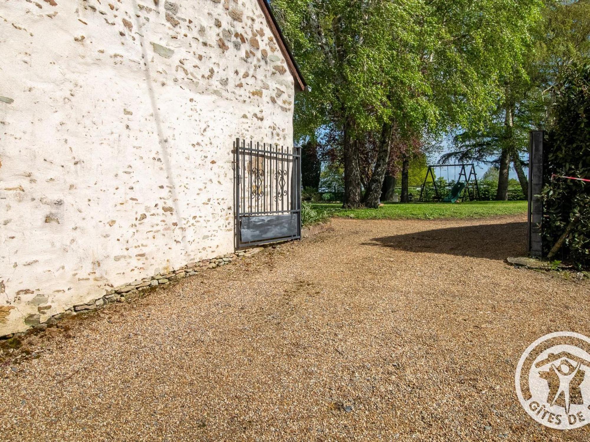 Gite Charmant Avec Jardin, Proche Activites Nautiques - Fr-1-622-75 Morannes sur Sarthe-Daumeray Exterior photo