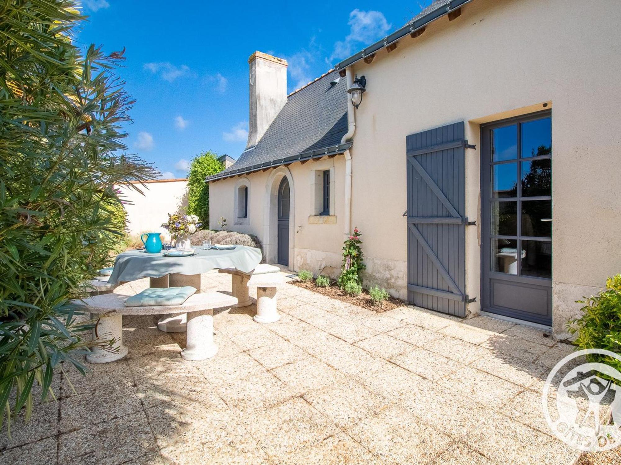 Gite Charmant Avec Jardin, Proche Activites Nautiques - Fr-1-622-75 Morannes sur Sarthe-Daumeray Exterior photo