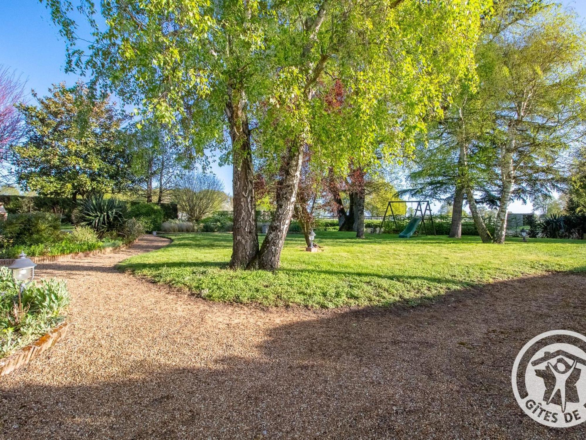 Gite Charmant Avec Jardin, Proche Activites Nautiques - Fr-1-622-75 Morannes sur Sarthe-Daumeray Exterior photo